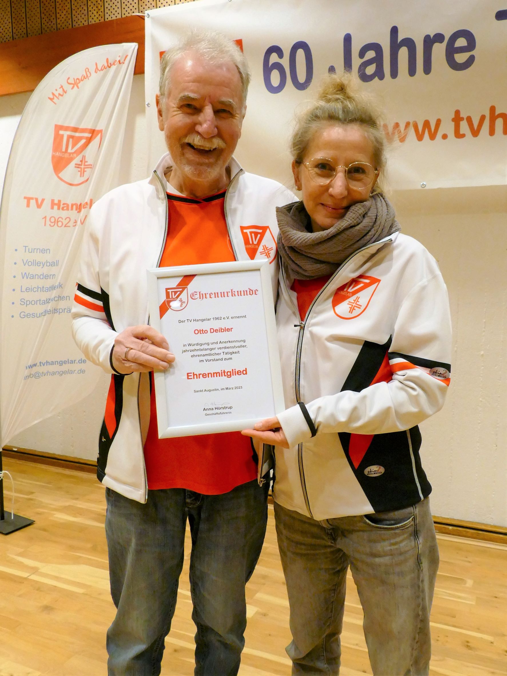 MV 15.03.2023 Ehrenvorsitzender Otto Deibler mit Anna Hörstrup